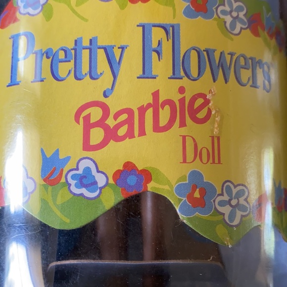 Pretty Flowers Barbie 1999 - Picture 4 of 4